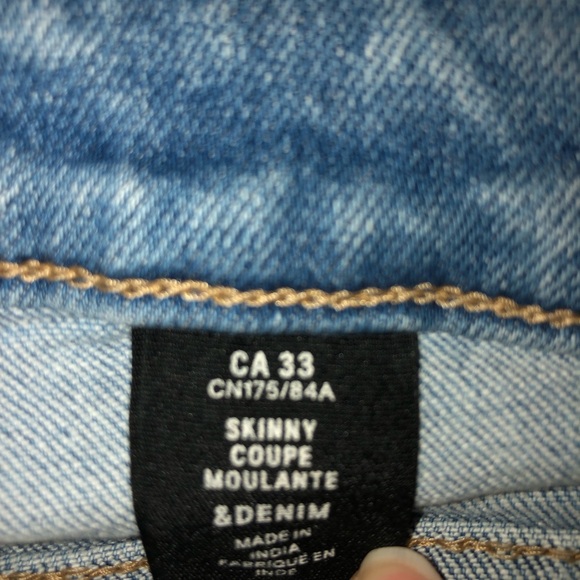H&M Light-wash Jeans - Picture 6 of 6